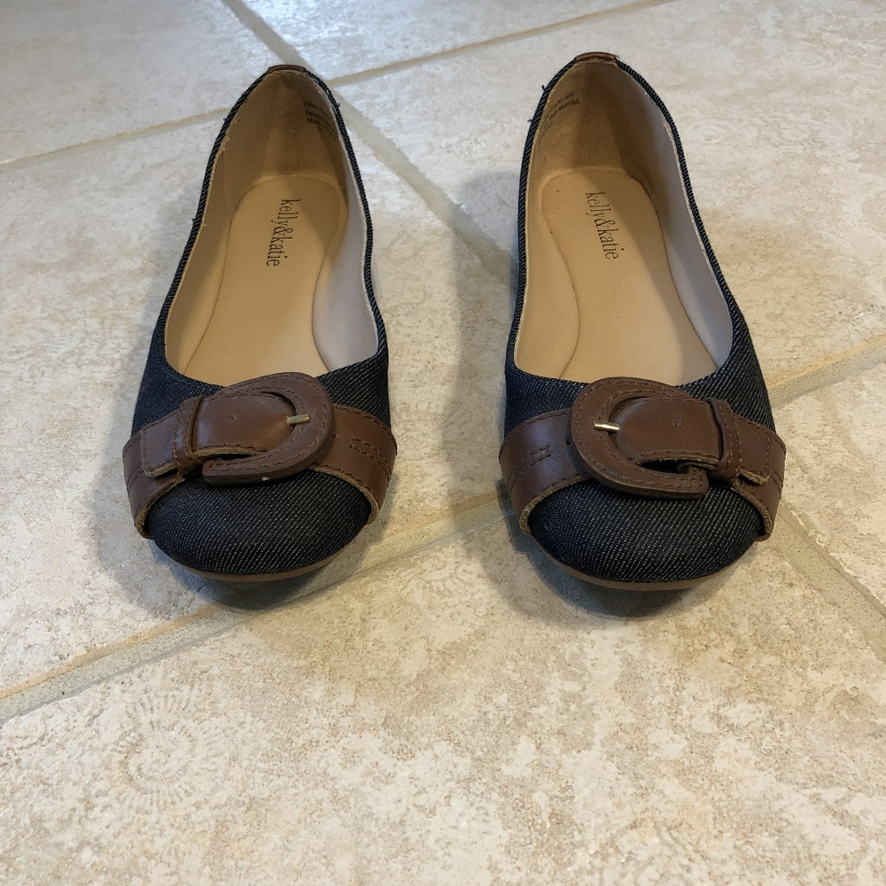 Shoes - Picture 5 of 7